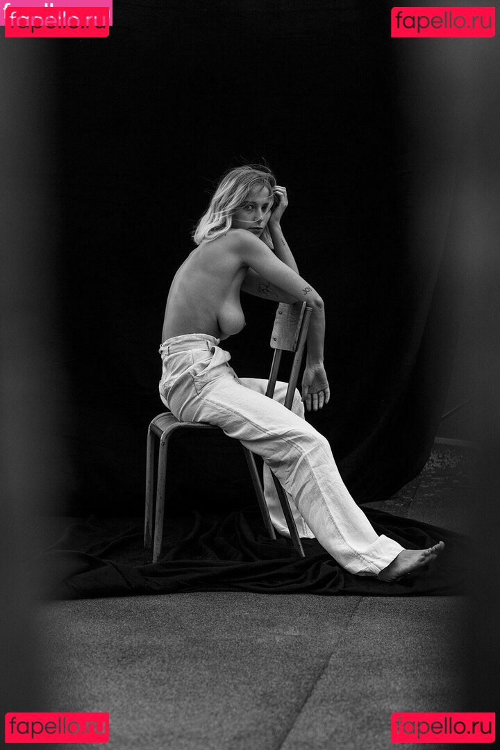 Coline Aulagnier Nude Onlyfans Photo 11