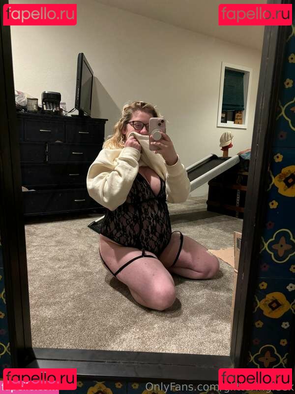 Glittering Leek Nude Onlyfans Photo 12