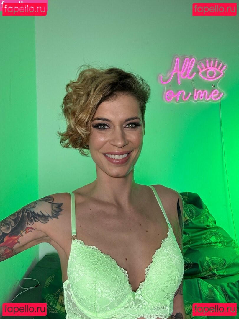 Lisa Luchs Nude Onlyfans Photo 31