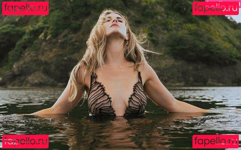 Laura Surrich Nude Onlyfans Photo 12