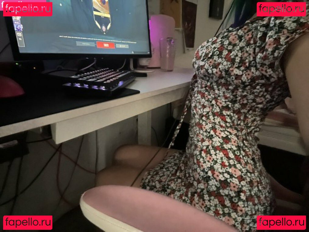 skatelyngames Nude Onlyfans Photo 13