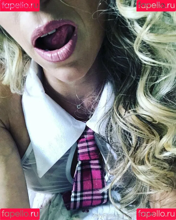 mzcourtneycummz Onlyfans Photo Gallery 