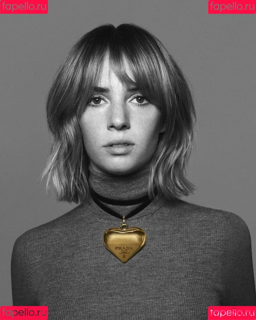 Maya Hawke Onlyfans Photo Gallery 