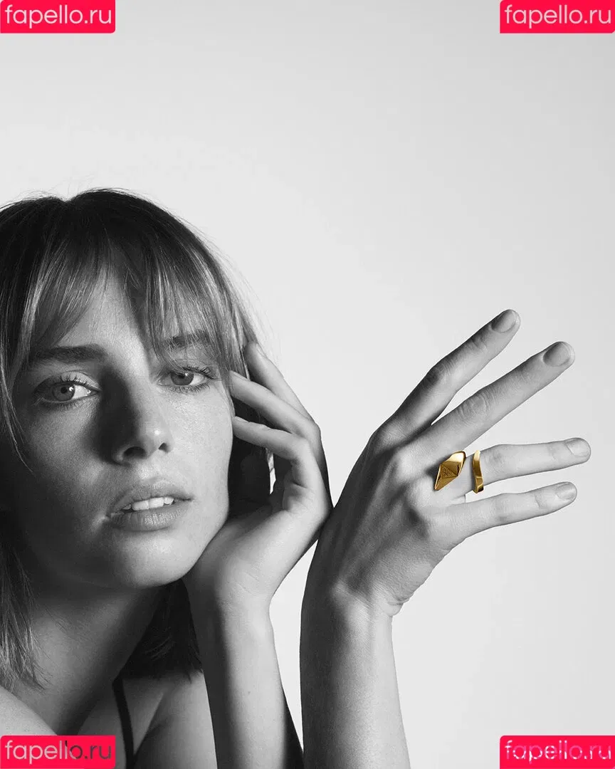 Maya Hawke Onlyfans Photo Gallery 