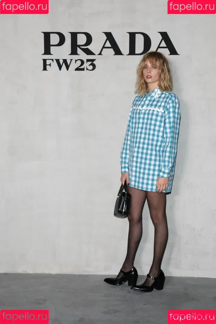 Maya Hawke Onlyfans Photo Gallery 