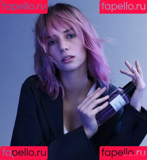 Maya Hawke Onlyfans Photo Gallery 