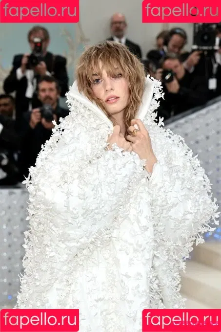 Maya Hawke Onlyfans Photo Gallery 