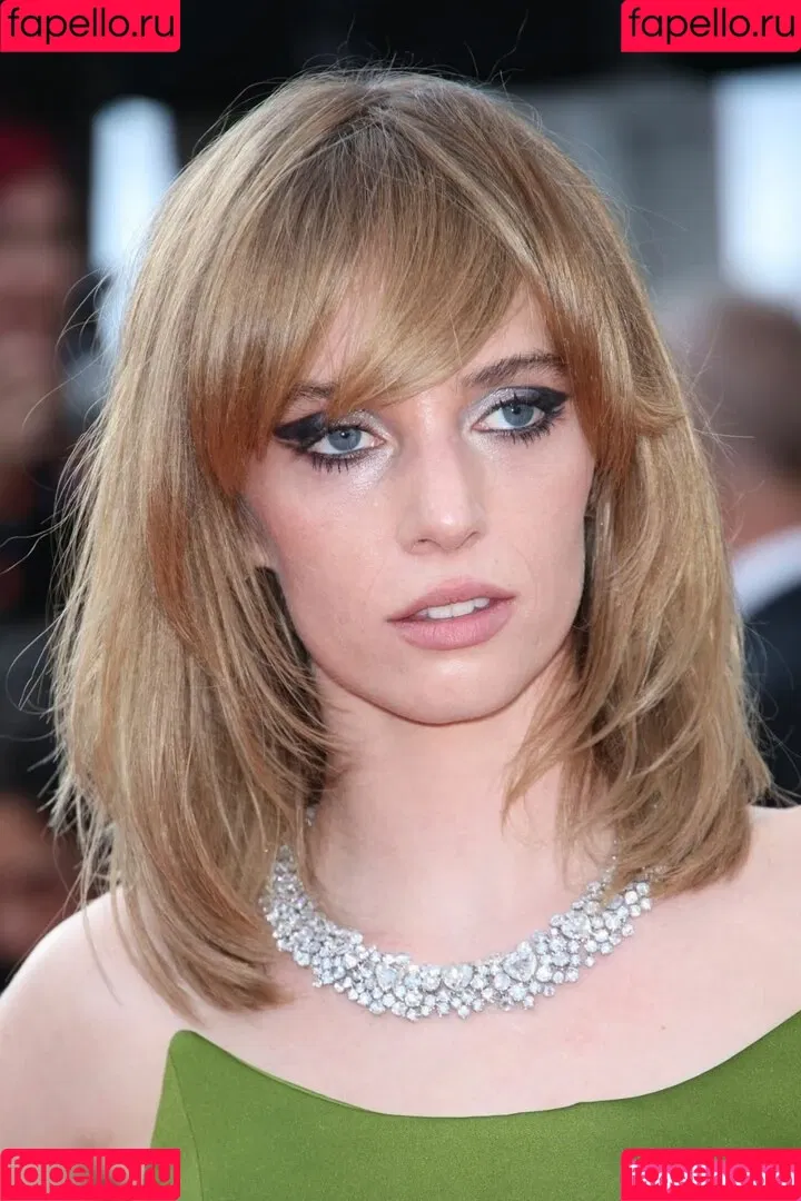 Maya Hawke Onlyfans Photo Gallery 