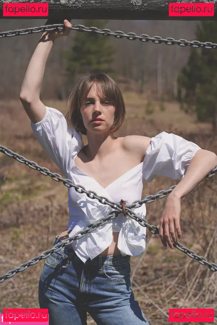 Maya Hawke Onlyfans Photo Gallery 