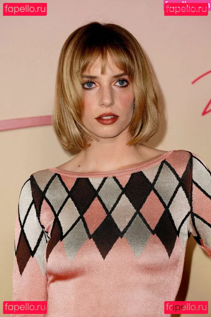 Maya Hawke Onlyfans Photo Gallery 