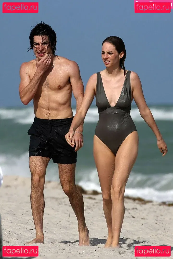 Maya Hawke Onlyfans Photo Gallery 