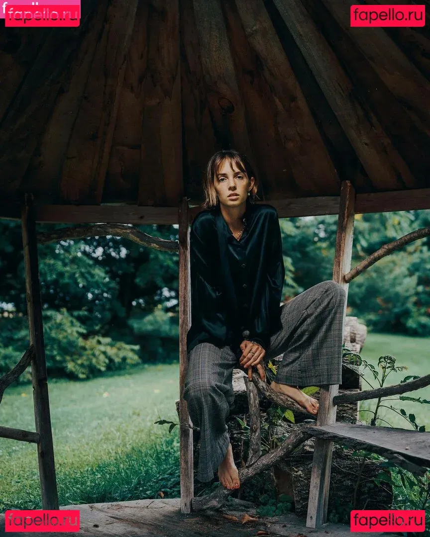 Maya Hawke Onlyfans Photo Gallery 