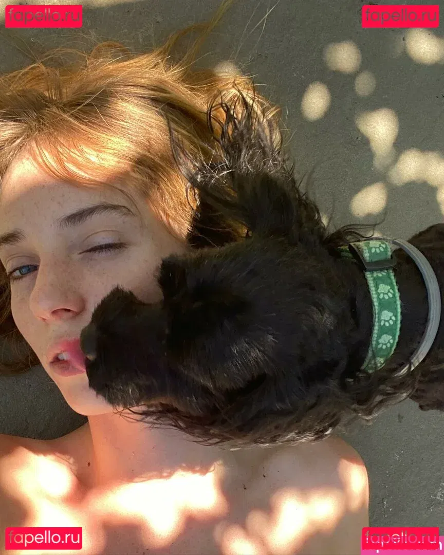 Maya Hawke Onlyfans Photo Gallery 