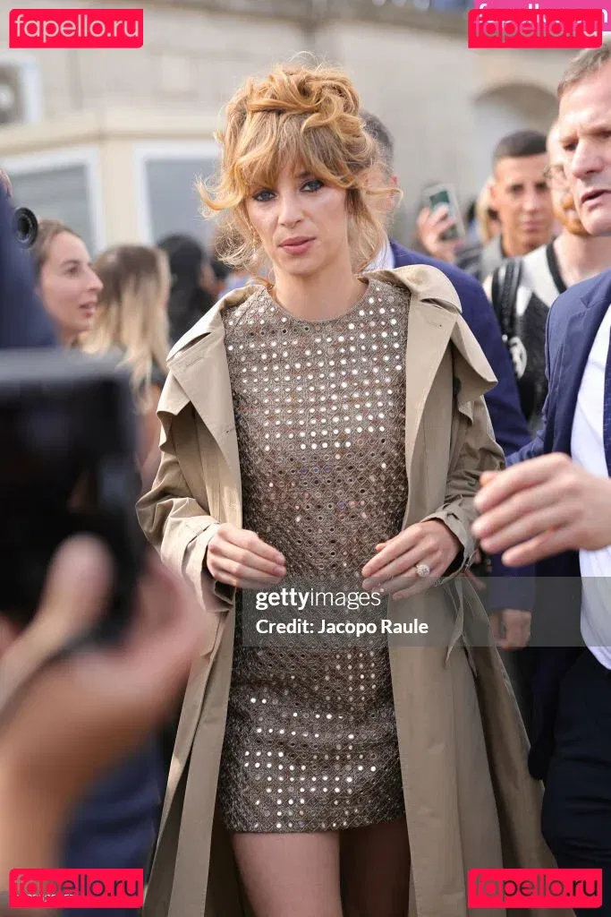 Maya Hawke Onlyfans Photo Gallery 