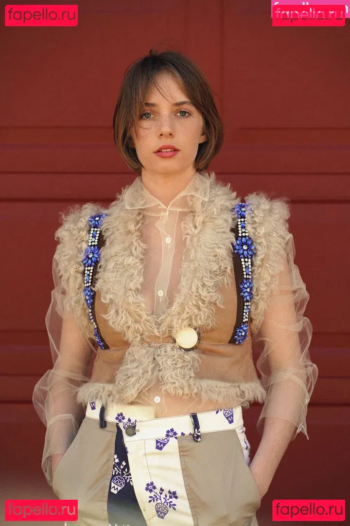 Maya Hawke Onlyfans Photo Gallery 