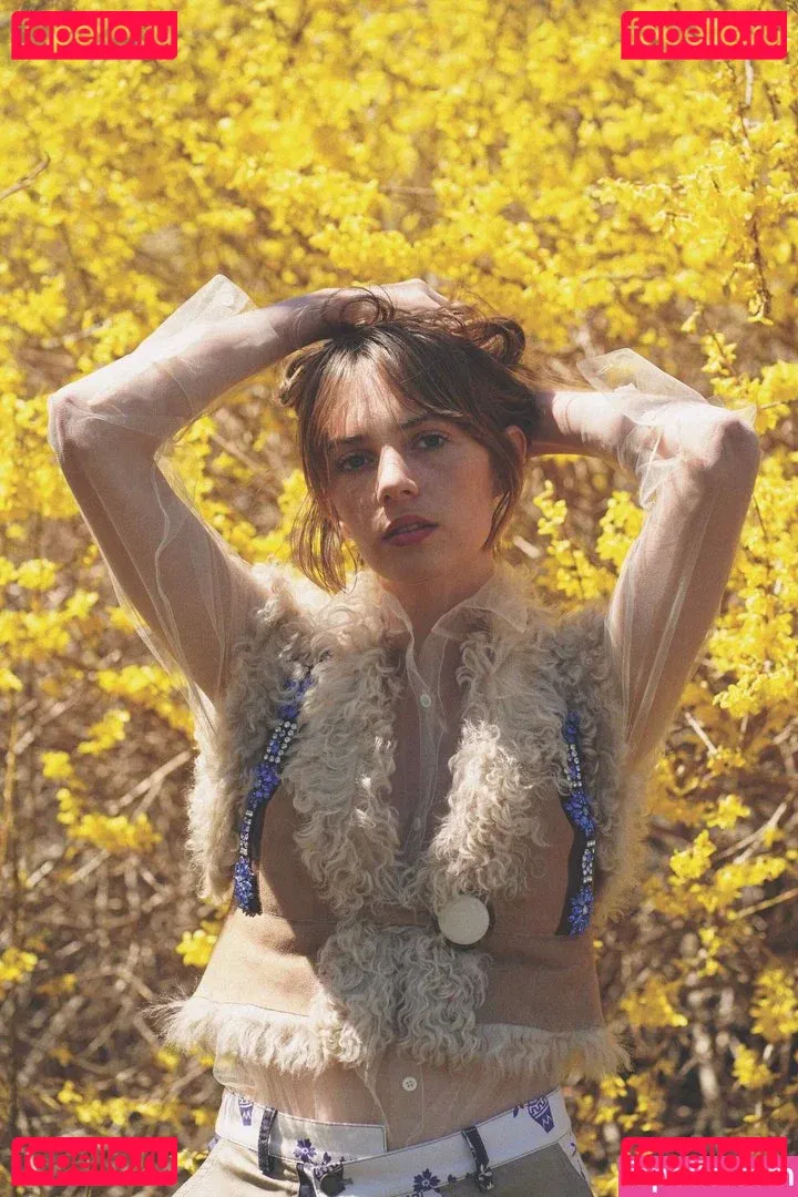Maya Hawke Onlyfans Photo Gallery 