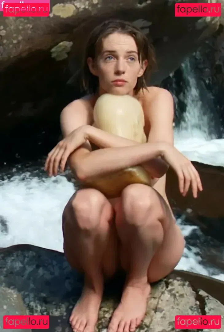 Maya Hawke Onlyfans Photo Gallery 