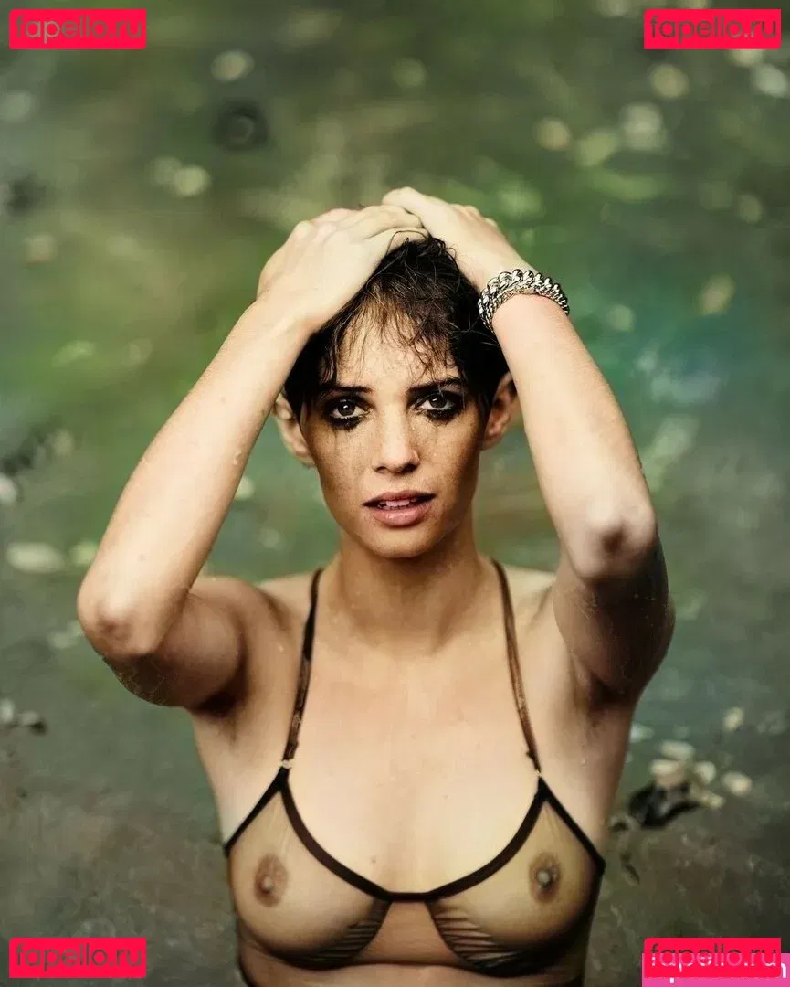 Maya Hawke Onlyfans Photo Gallery 