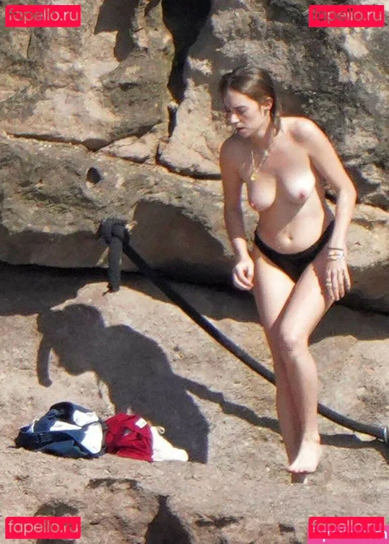 Maya Hawke Onlyfans Photo Gallery 