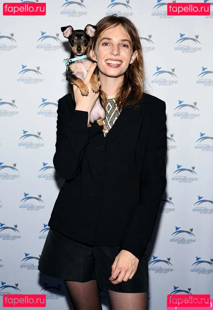 Maya Hawke Onlyfans Photo Gallery 