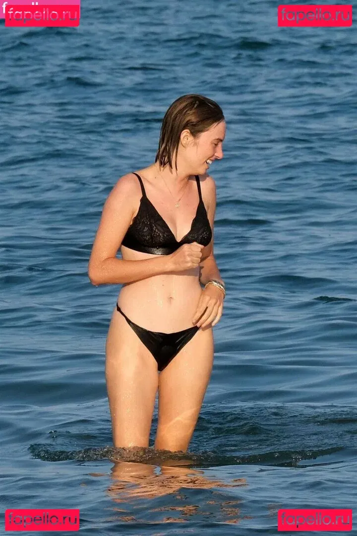 Maya Hawke Onlyfans Photo Gallery 