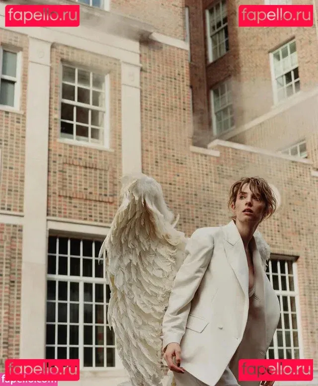 Maya Hawke Onlyfans Photo Gallery 