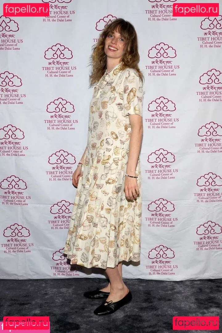 Maya Hawke Onlyfans Photo Gallery 