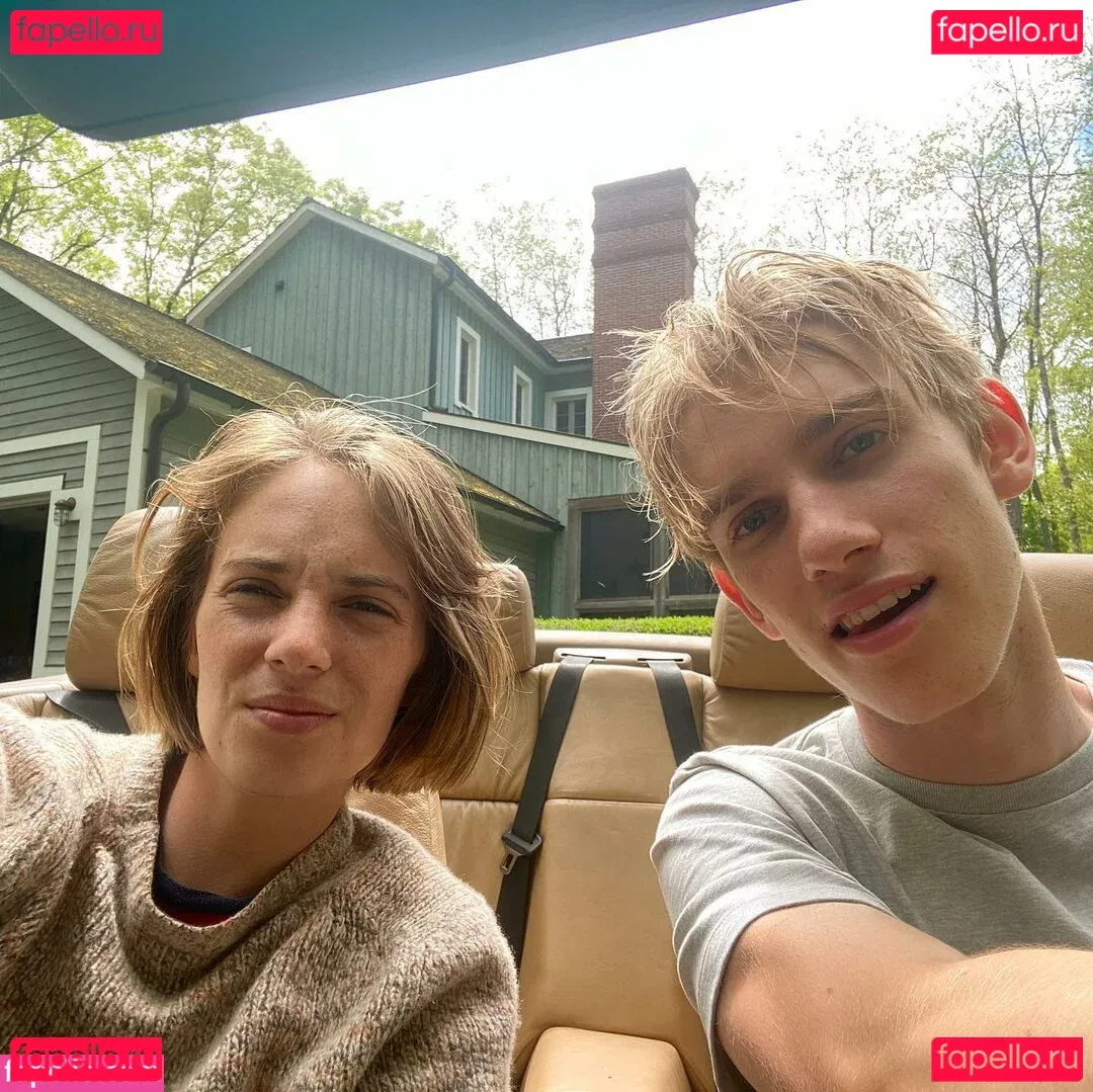 Maya Hawke Onlyfans Photo Gallery 