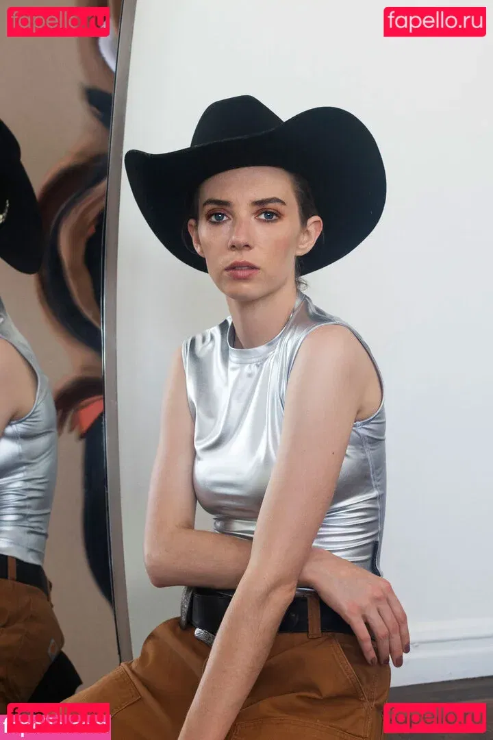 Maya Hawke Onlyfans Photo Gallery 