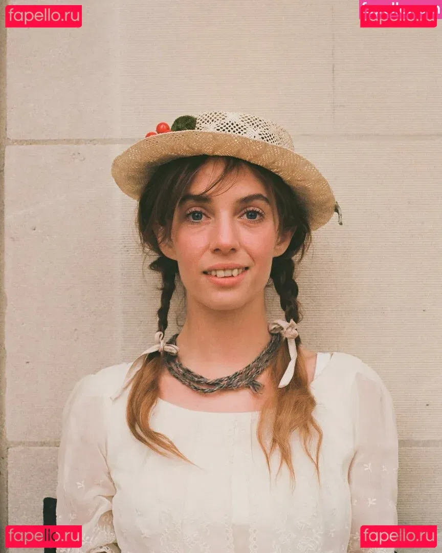 Maya Hawke Onlyfans Photo Gallery 