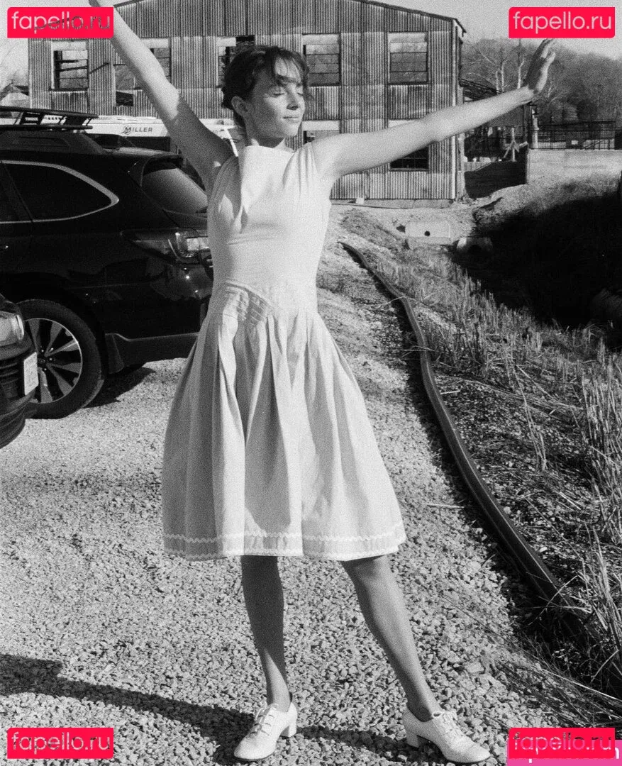 Maya Hawke Onlyfans Photo Gallery 