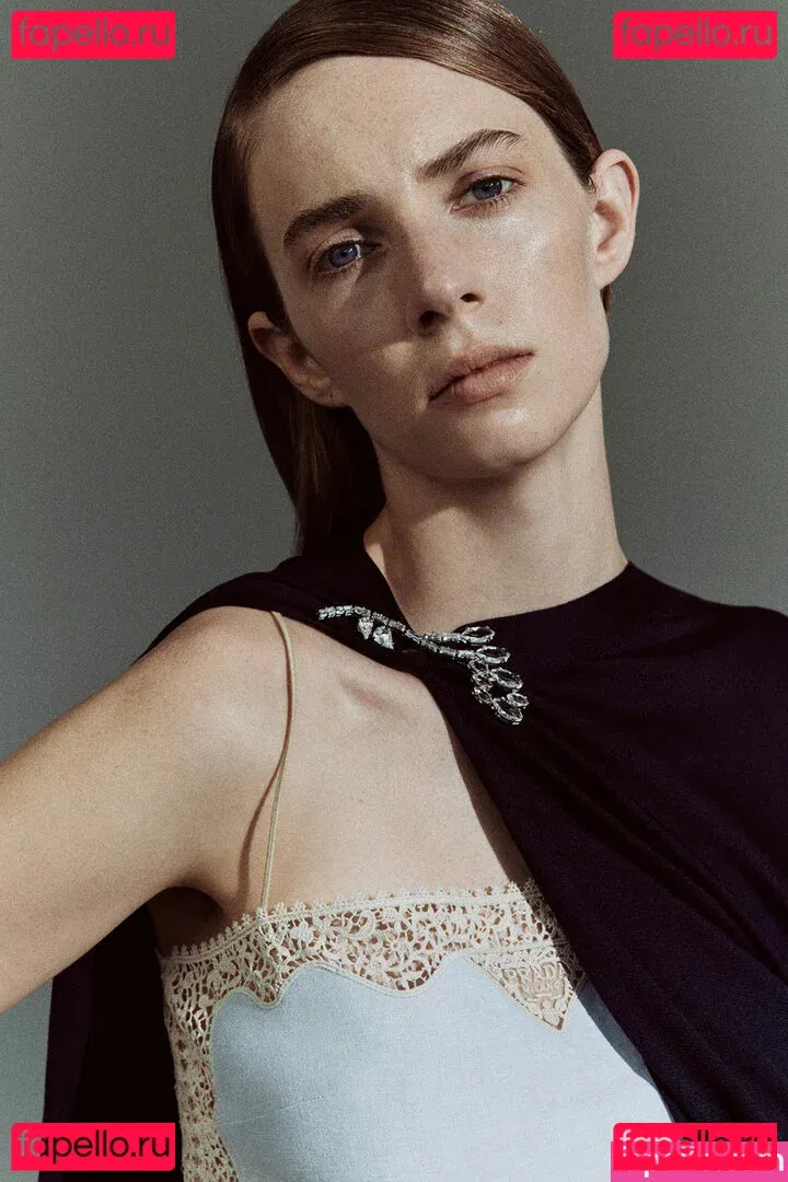 Maya Hawke Onlyfans Photo Gallery 