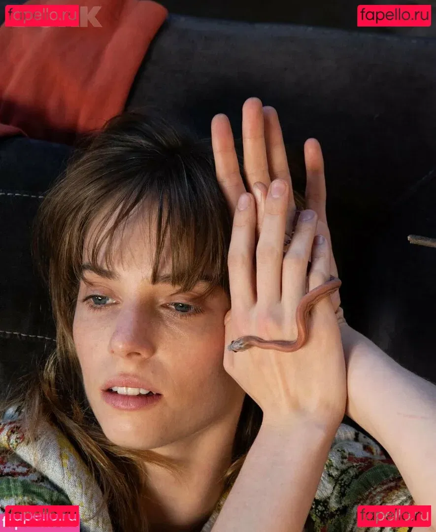 Maya Hawke Onlyfans Photo Gallery 