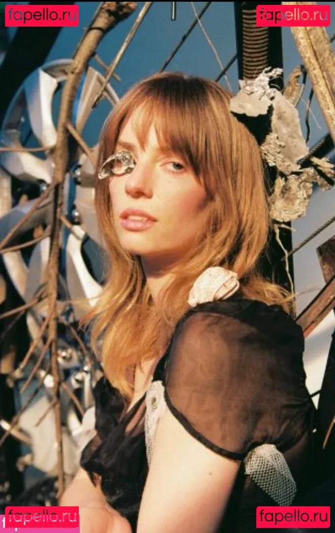 Maya Hawke Onlyfans Photo Gallery 