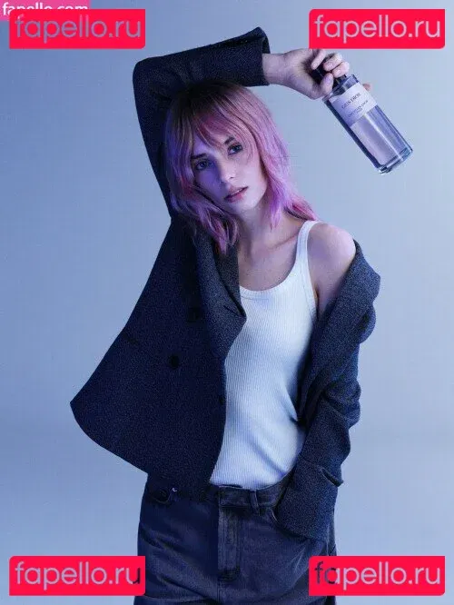 Maya Hawke Onlyfans Photo Gallery 