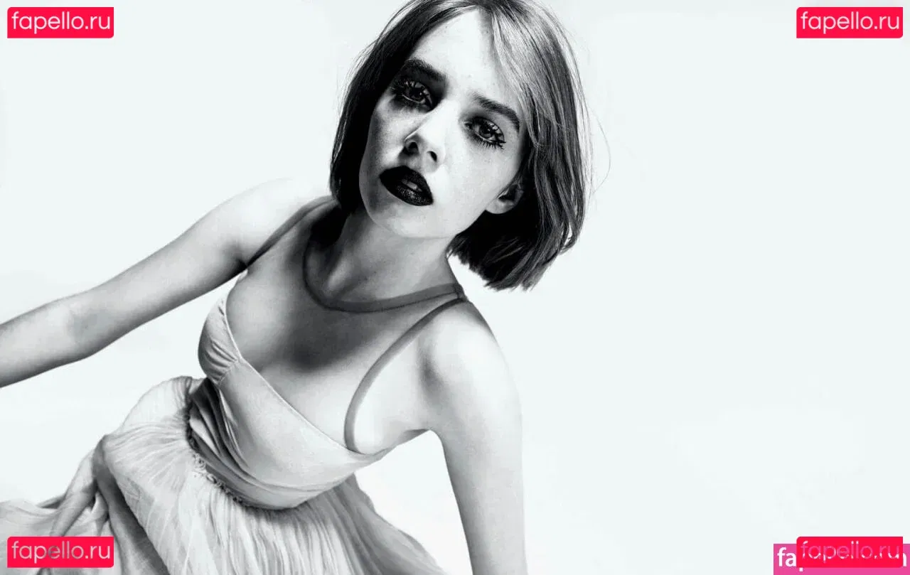 Maya Hawke Onlyfans Photo Gallery 