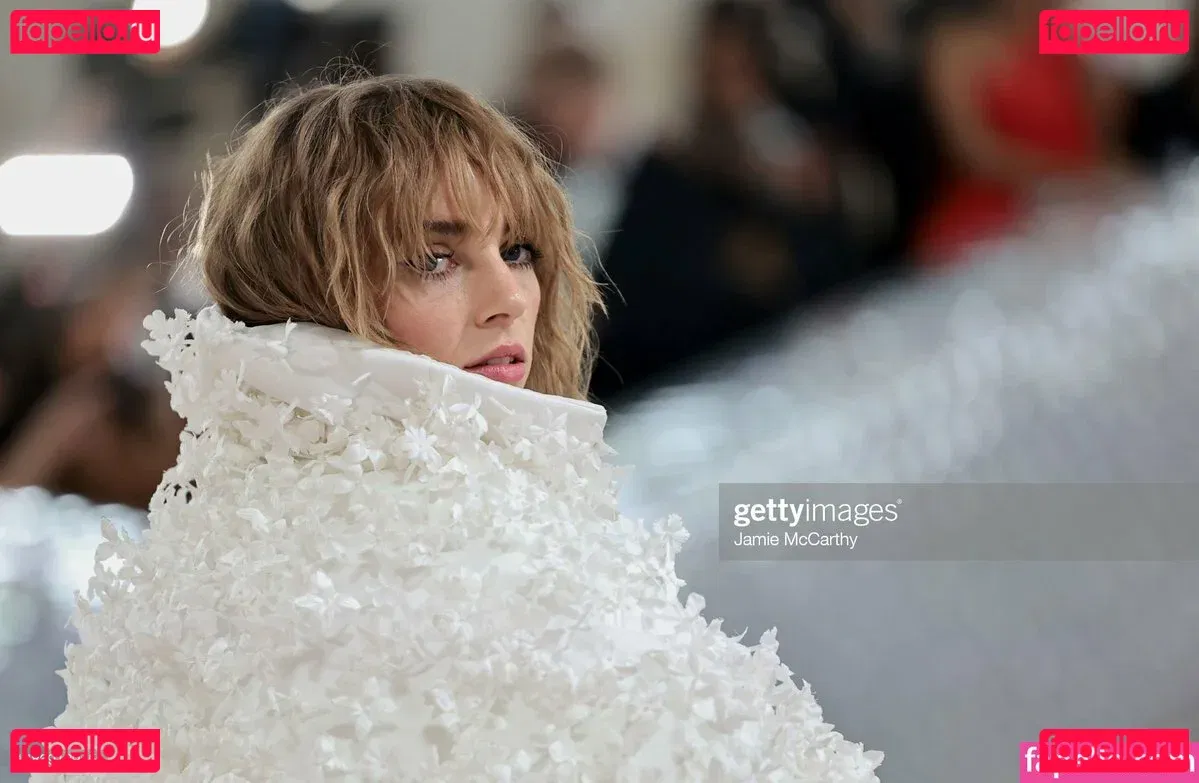 Maya Hawke Onlyfans Photo Gallery 