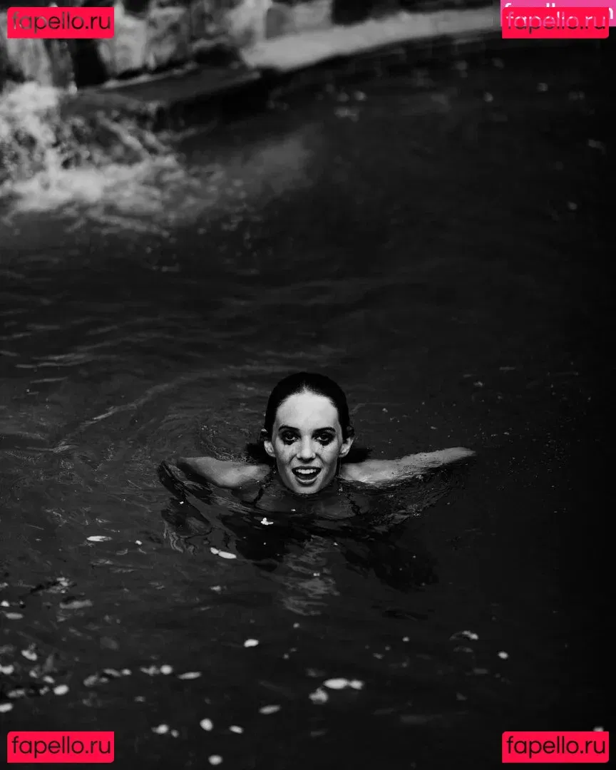 Maya Hawke Onlyfans Photo Gallery 