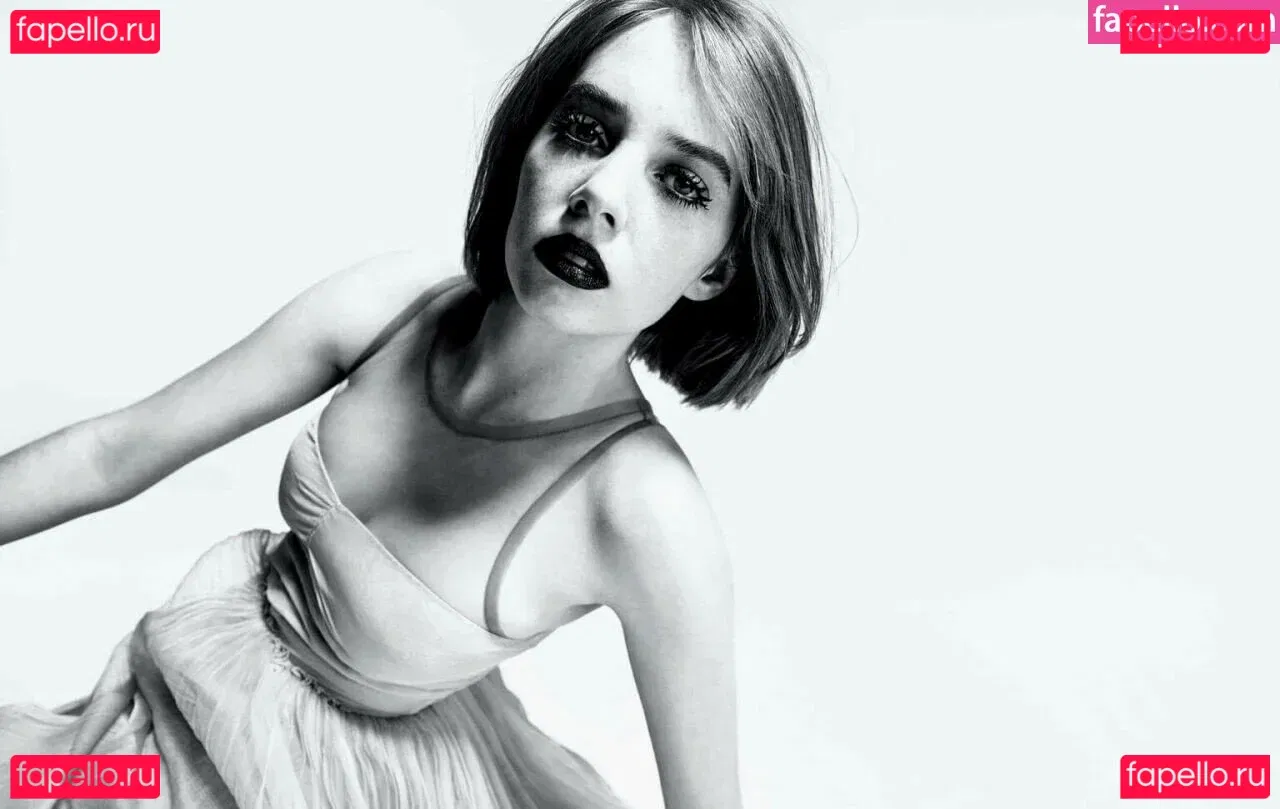 Maya Hawke Onlyfans Photo Gallery 
