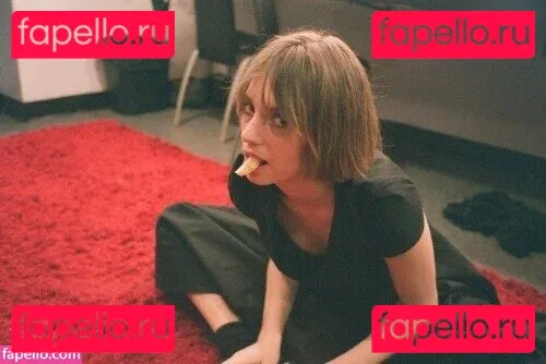 Maya Hawke Onlyfans Photo Gallery 
