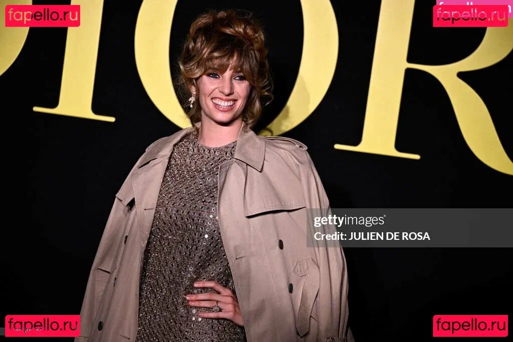 Maya Hawke Onlyfans Photo Gallery 