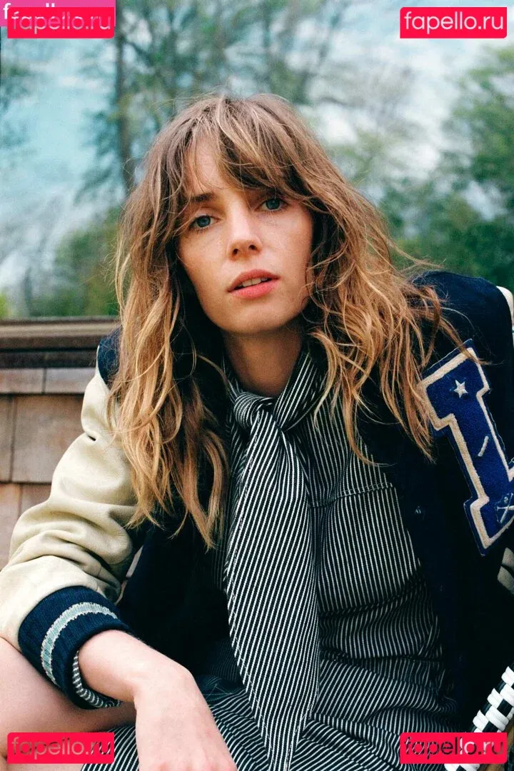 Maya Hawke Onlyfans Photo Gallery 