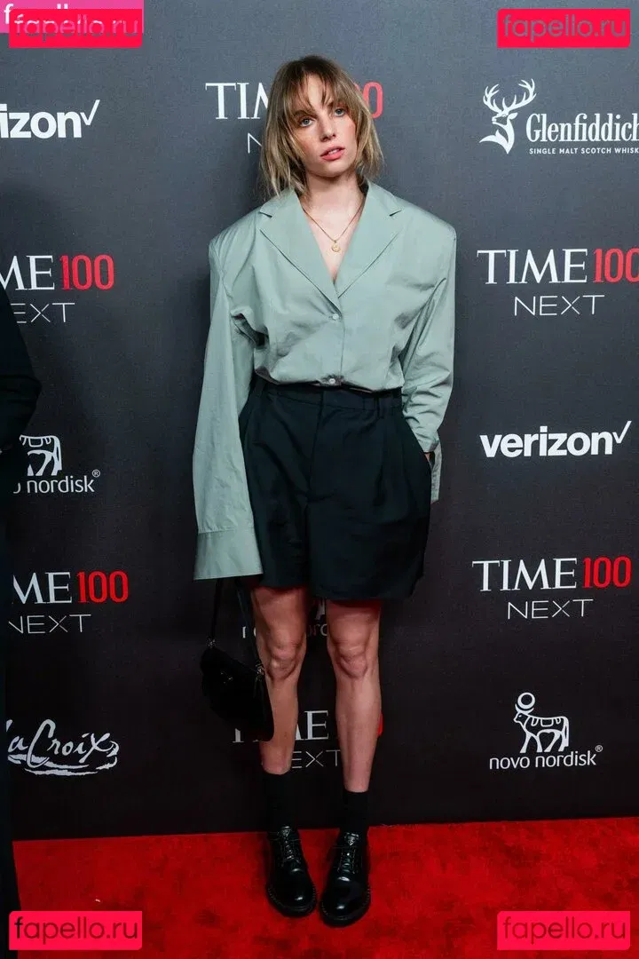 Maya Hawke Onlyfans Photo Gallery 