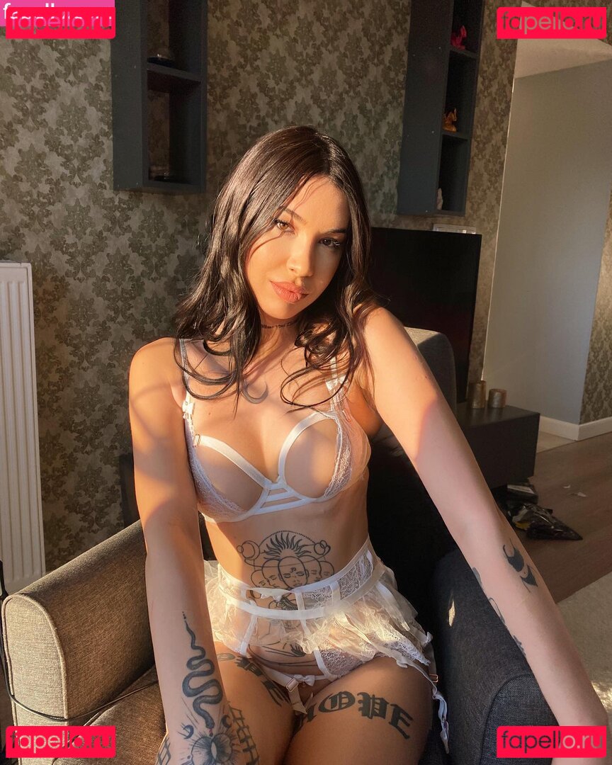 Hira Balci Nude Onlyfans Photo 10