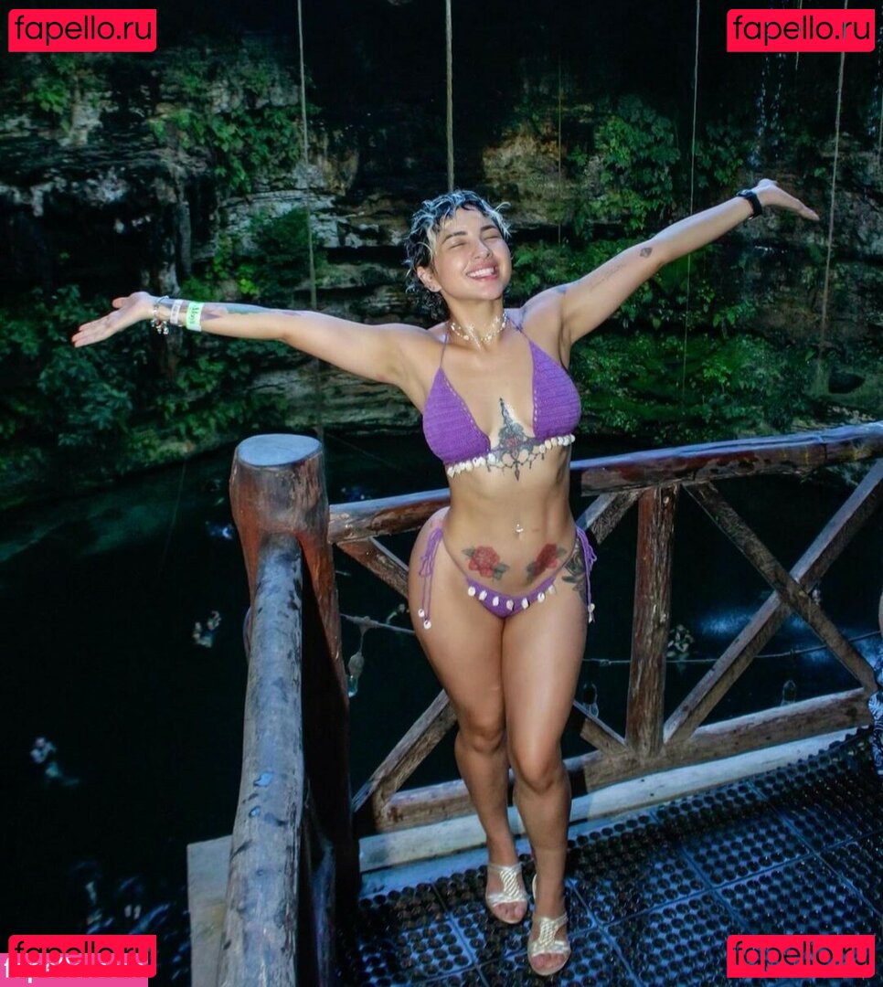 Paulina Usuga Nude Onlyfans Photo 5
