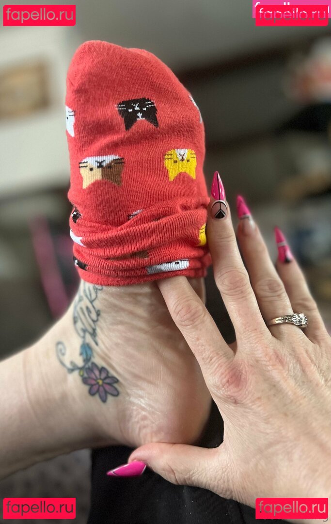 footfondling Nude Onlyfans Photo 13