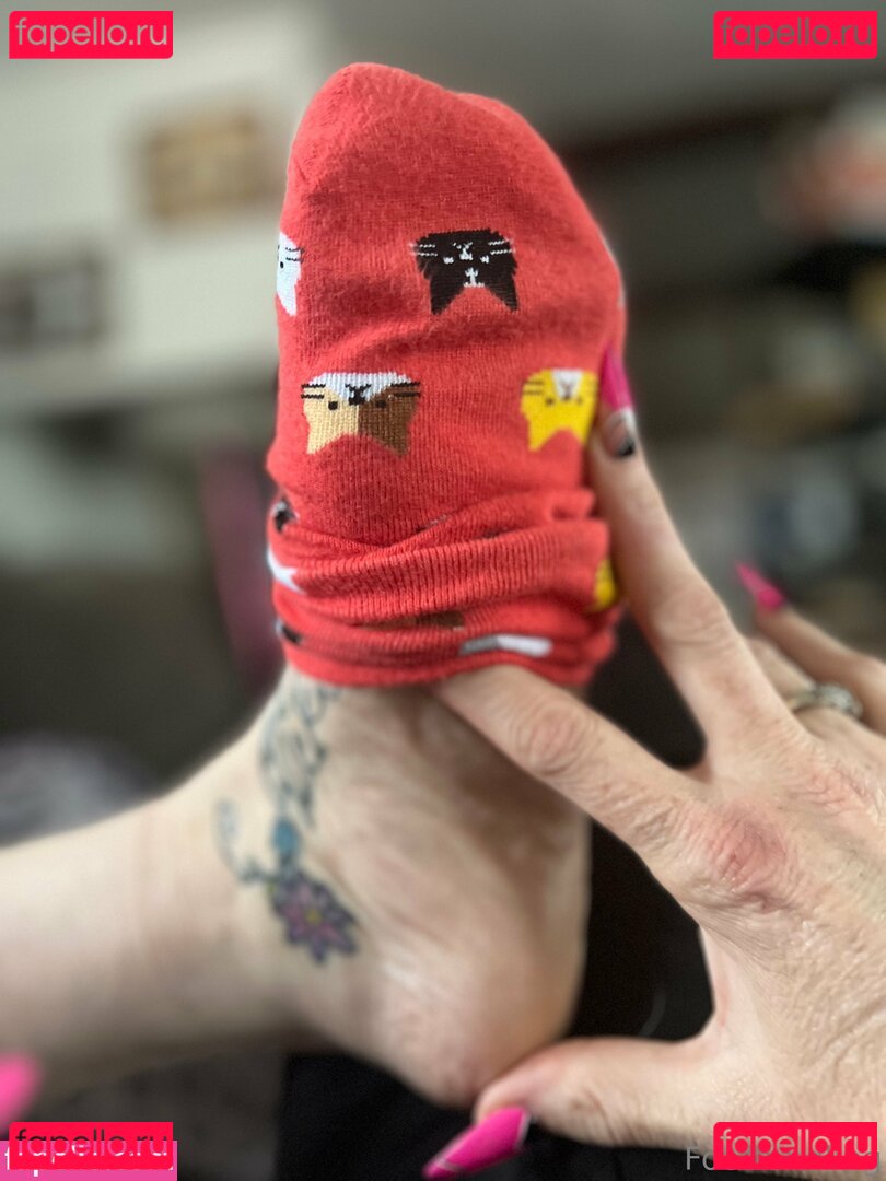 footfondling Nude Onlyfans Photo 12