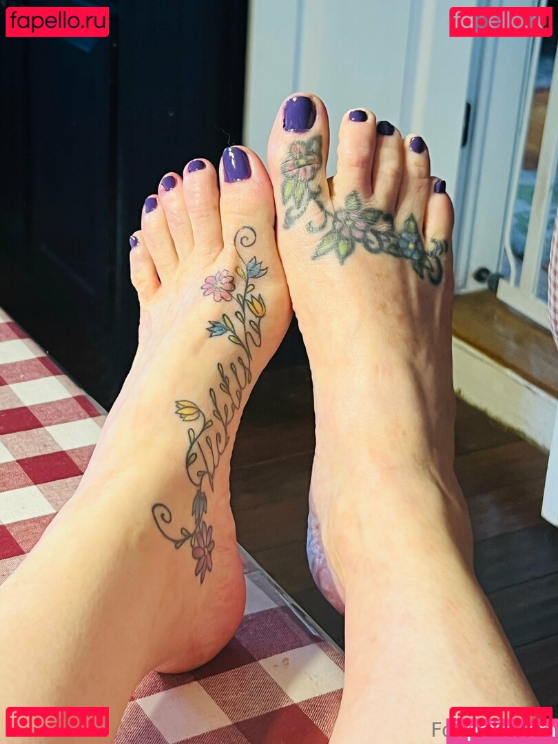 footfondling Nude Onlyfans Photo 8