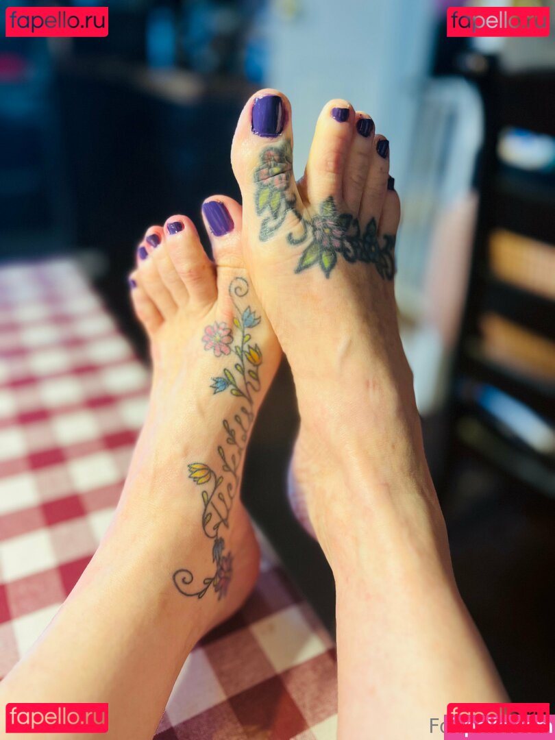 footfondling Nude Onlyfans Photo 7