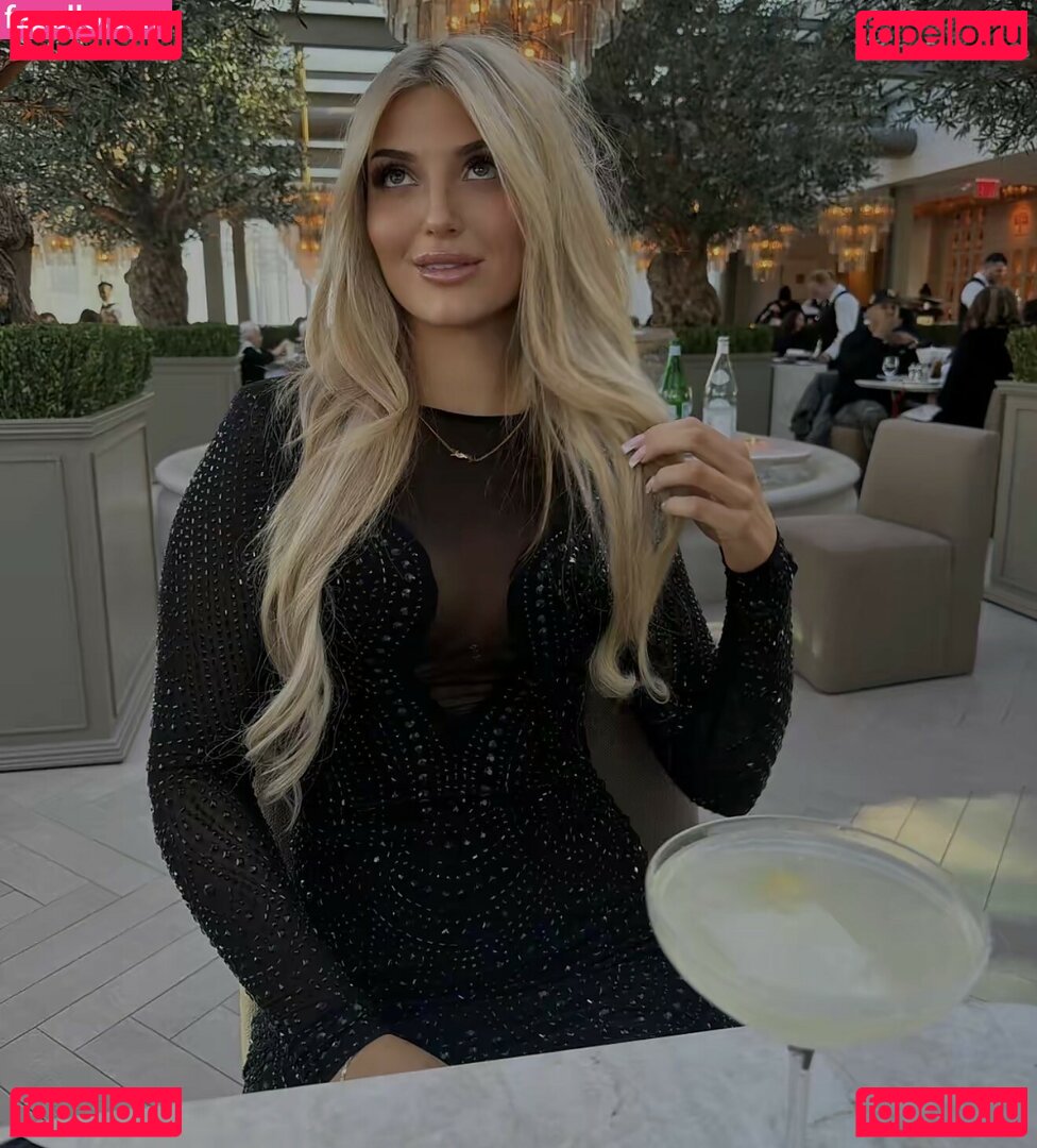 Amelia Hakes Nude Onlyfans Photo 18